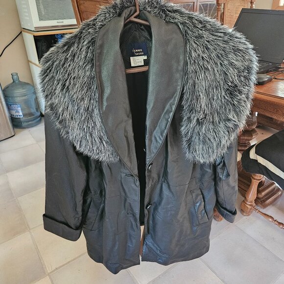 Leather jacket - Picture 1 of 8